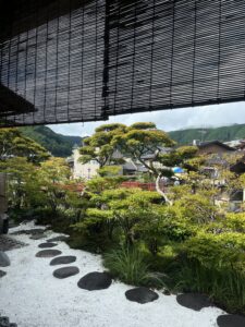 郡上八幡の和カフェ宗祇庵の中庭と日本庭園