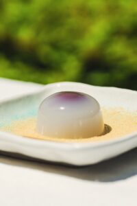 岐阜銘菓の水まんじゅう。葛で包んだ冷たい和菓子